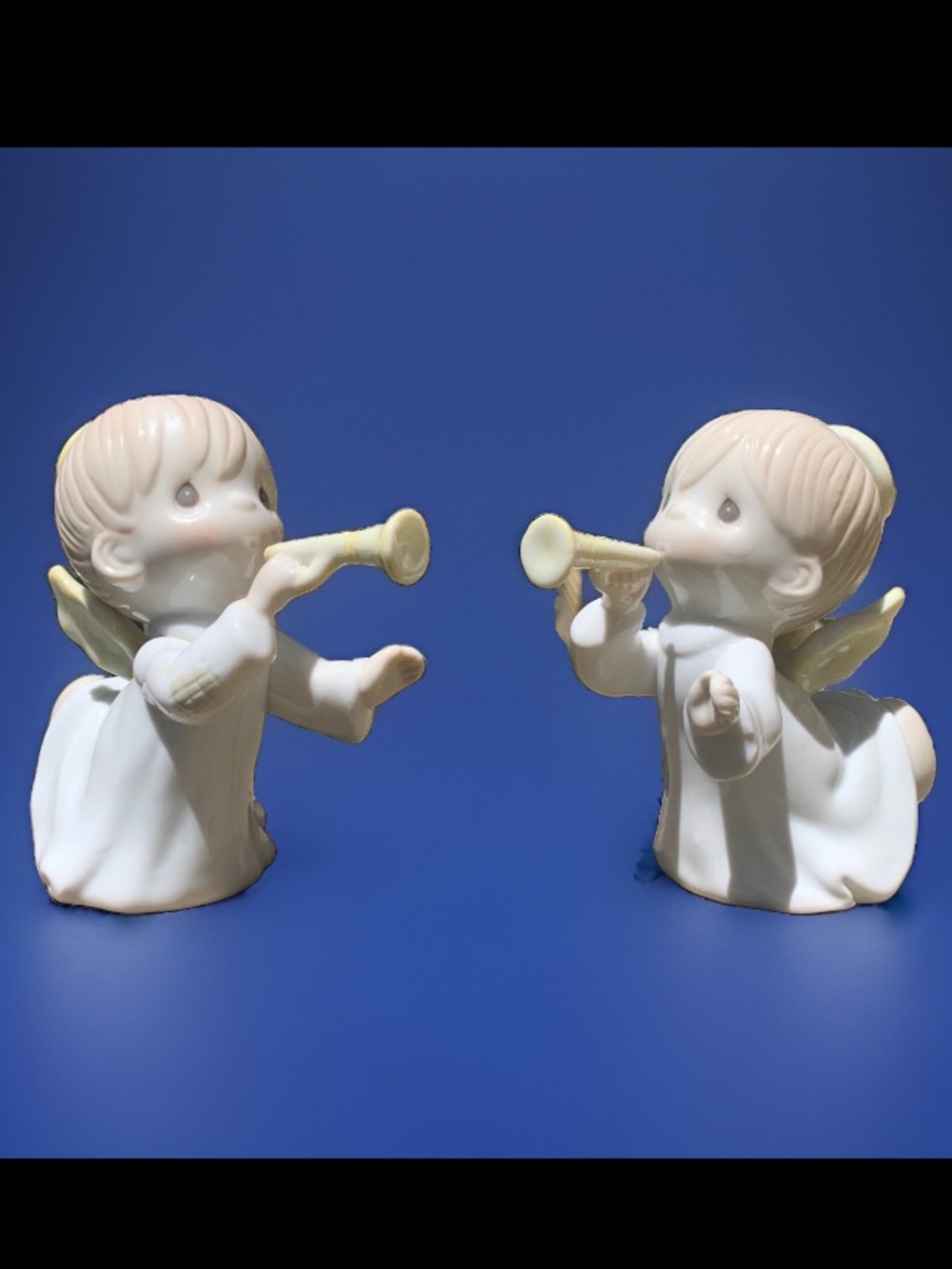 Pair of 1991 Vintage Precious Moments "Joy to the World" Angel figurines